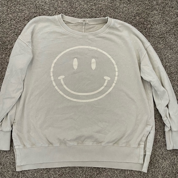 🚨SOLD🚨🙂Easel Smiley Sweatshirt🙂 - Picture 2 of 5